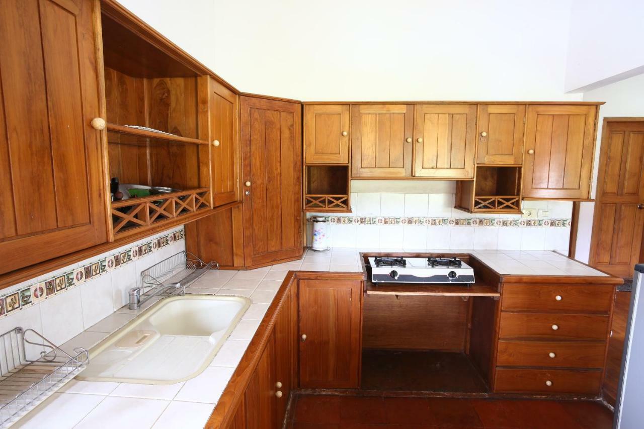 Shanty'S House Бату Екстер'єр фото